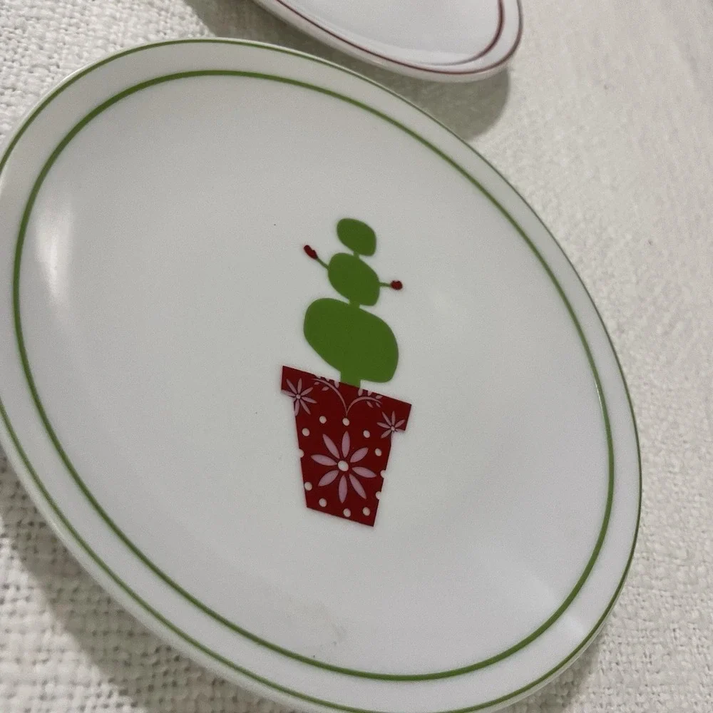Starbucks Set of 4 small Serving Plates 2006  porcelain Red Green‎ NIB Christmas